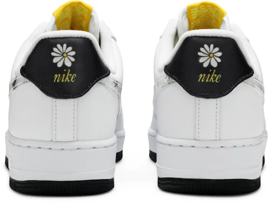 Nike Air Force 1 '07 LV8 'Daisy Pack' Putih CW5571-100 Details for Nike Air Force 1 '07 LV8 'Daisy Pack' Putih CW5571-100