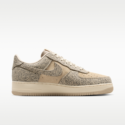 Lookbook ナイキ エアフォース 1 ''07 LV8 "デニム" デザートカーキ/ライトカーキ/メタリックシルバー IR0951-201