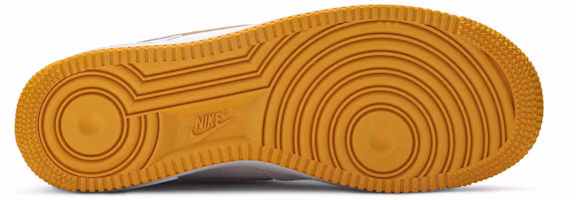 Shop Nike Air Force 1 低筒 板鞋 男款 白黃