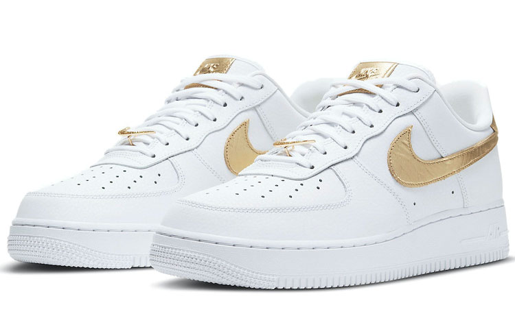 Nike Air Force 1 '07 LV8 'Gold Foil Swoosh' 圖 3
