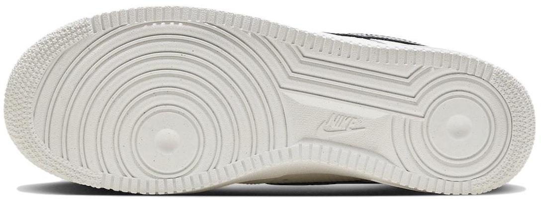 Nike Air Force 1 '07 LV8 'X's and O's' FN8892-191 Details for Nike Air Force 1 '07 LV8 'X's and O's' FN8892-191