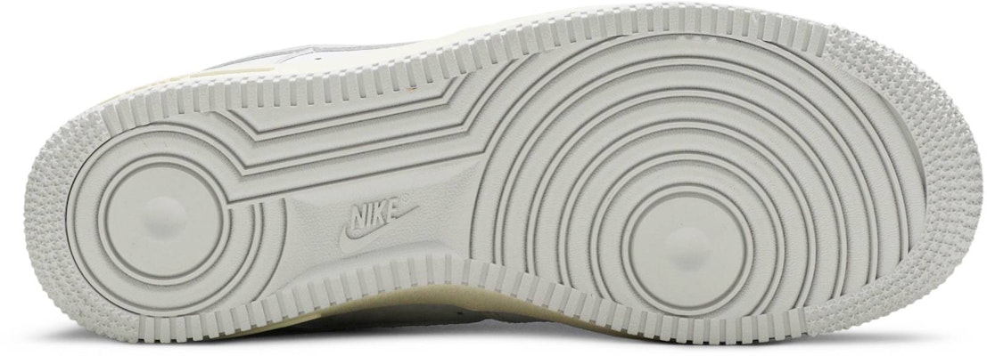 Nike Air Force 1 '07 Premium '1-800 Gratis' CJ1631-100 Shop Nike Air Force 1 '07 Premium '1-800 Gratis' CJ1631-100