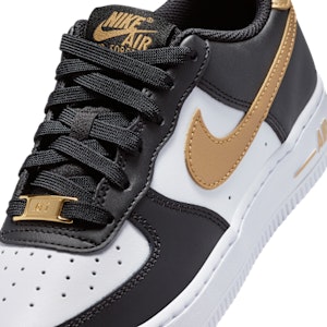 (JR) Nike Air Force 1 Negro/Blanco/Oro Metálico CT3839-009 Sizing (JR) Nike Air Force 1 Negro/Blanco/Oro Metálico CT3839-009