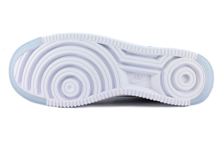 Shop Nike Air Force 1 低筒板鞋 男女同款 彩虹