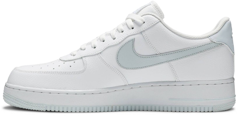 耐克空军一号低帮 '07 白色金属银色 CD9066-100 Lookbook 耐克空军一号低帮 '07 白色金属银色 CD9066-100