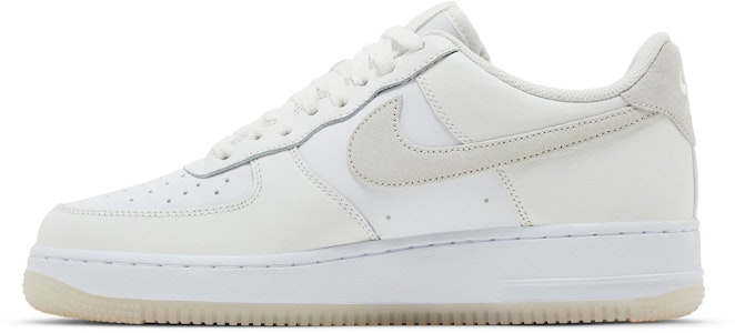 Nike Air Force 1 Low '07 LV8 Summit Putih Phantom FN5832-100 Lookbook Nike Air Force 1 Low '07 LV8 Summit Putih Phantom FN5832-100