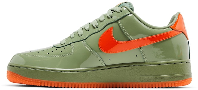 ナイキ エアフォース1 '07 プレミアム "オイルグリーン/セーフティオレンジ" HJ9118-386 Lookbook ナイキ エアフォース1 '07 プレミアム "オイルグリーン/セーフティオレンジ" HJ9118-386