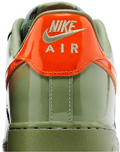 ナイキ エアフォース1 '07 プレミアム "オイルグリーン/セーフティオレンジ" HJ9118-386 Sizing ナイキ エアフォース1 '07 プレミアム "オイルグリーン/セーフティオレンジ" HJ9118-386