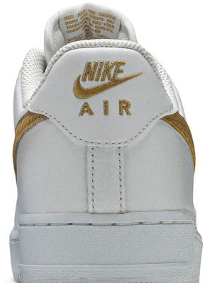 Nike Air Force 1 Low 'Club Gold Swoosh' Zapatillas Oro. CW7567-101 Sizing Nike Air Force 1 Low 'Club Gold Swoosh' Zapatillas Oro. CW7567-101