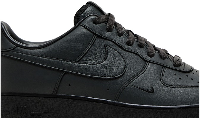 Nike Air Force 1 Rendah 'Dirty Triple Black' HJ9348-001 Order Nike Air Force 1 Rendah 'Dirty Triple Black' HJ9348-001