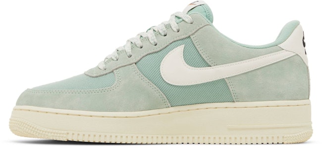 나이키 에어 포스 1 로우 '에나멜 그린' DO9801-300 Lookbook 나이키 에어 포스 1 로우 '에나멜 그린' DO9801-300