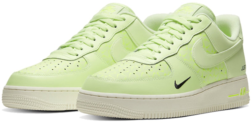 Nike Air Force 1 低筒 "Just Do It" 板鞋 男女通用 淡綠 Lookbook Nike Air Force 1 低筒 "Just Do It" 板鞋 男女通用 淡綠