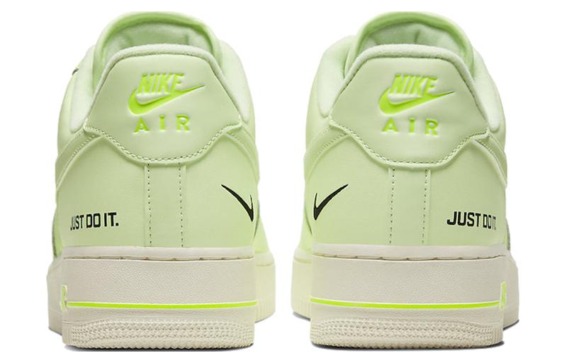 Shop 나이키 에어 포스 1 로우 '저스트 두 잇 - 베얼리 볼트' CT2541-700