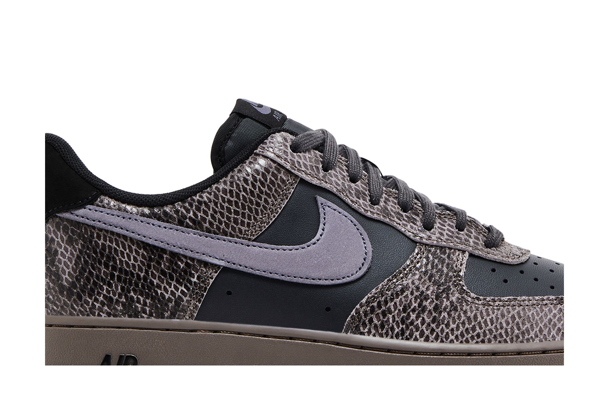 Shop 나이키 에어 포스 1 로우 '스네이크스킨 팩 - 오프 누아르' HF2898-001