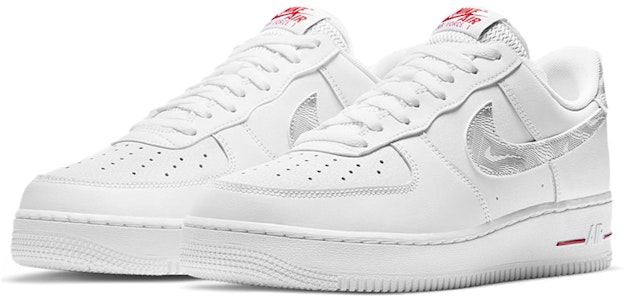 나이키 에어 포스 1 로우 "토포그래피 팩 - 화이트 유니버시티 레드" DH3941-100 Lookbook 나이키 에어 포스 1 로우 "토포그래피 팩 - 화이트 유니버시티 레드" DH3941-100