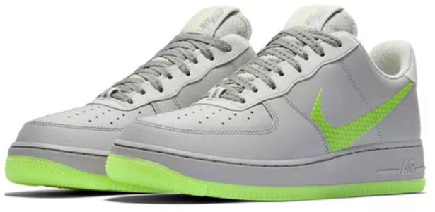 Nike Air Force 1 Low 'Volt Swoosh' Sneaker Pria Wanita CD0888-002 Lookbook Nike Air Force 1 Low 'Volt Swoosh' Sneaker Pria Wanita CD0888-002