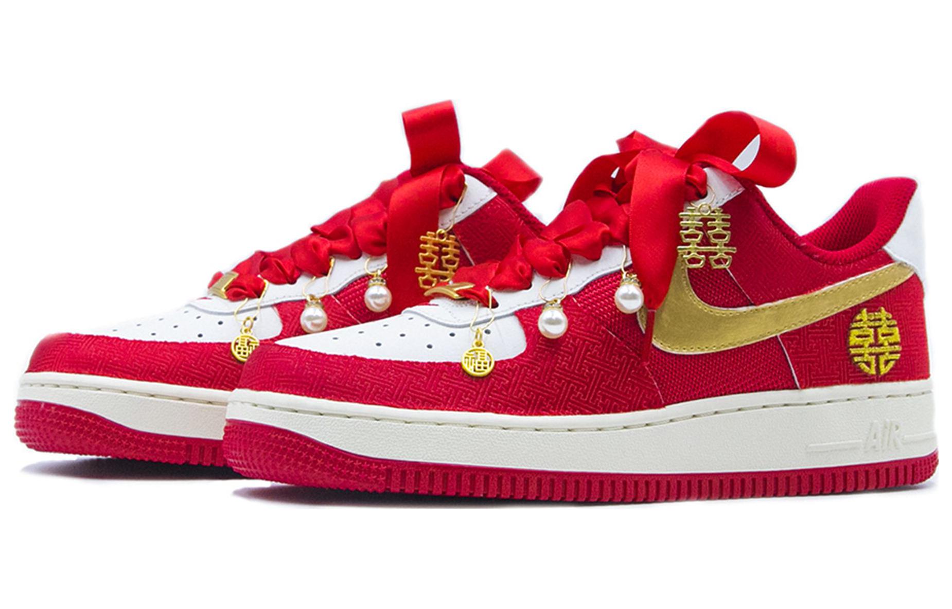 Lookbook 【訂製球鞋】 Nike Air Force 1 Low 婚鞋 錦緞 珍珠 囍福 絲綢鞋帶 可拆卸 防滑耐磨 低幫 板鞋 男女同款 紅金