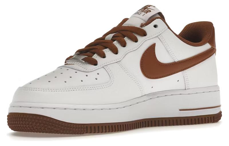 Shop Nike Air Force 1 Low 透氣輕便 低幫 板鞋 男女同款 白棕