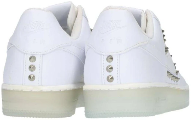 耐吉空軍一號市區鉚釘白色 Shop 耐吉空軍一號市區鉚釘白色