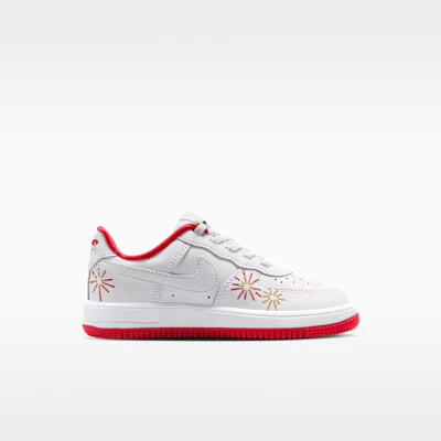 (PS) 耐克Air Force 1 Low简易穿脱 白/白/大学红/白 IQ1136-111 Lookbook (PS) 耐克Air Force 1 Low简易穿脱 白/白/大学红/白 IQ1136-111