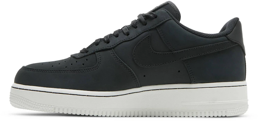 耐克空军一号低帮 LX 'Off-Noir' DQ8571-001 Lookbook 耐克空军一号低帮 LX 'Off-Noir' DQ8571-001