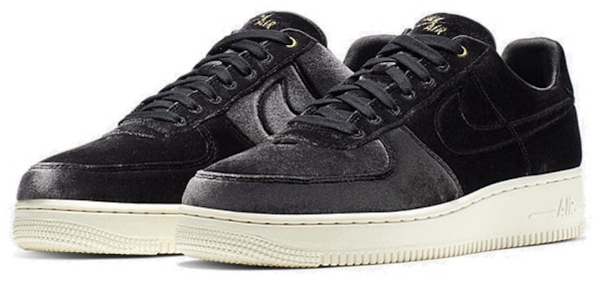 ナイキ エアフォース1 プレミアム ベロア 黒 (Nike AF1 プレミアム ベロア 黒) AT4144-001 Lookbook ナイキ エアフォース1 プレミアム ベロア 黒 (Nike AF1 プレミアム ベロア 黒) AT4144-001