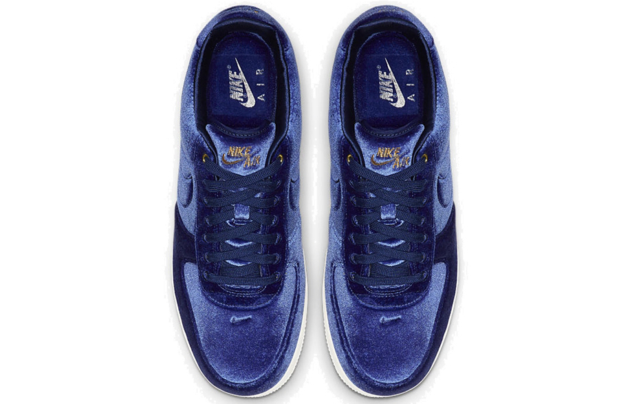 Shop ナイキ エアフォース1 プレミアム ベロア "ブルーボイド" AT4144-400