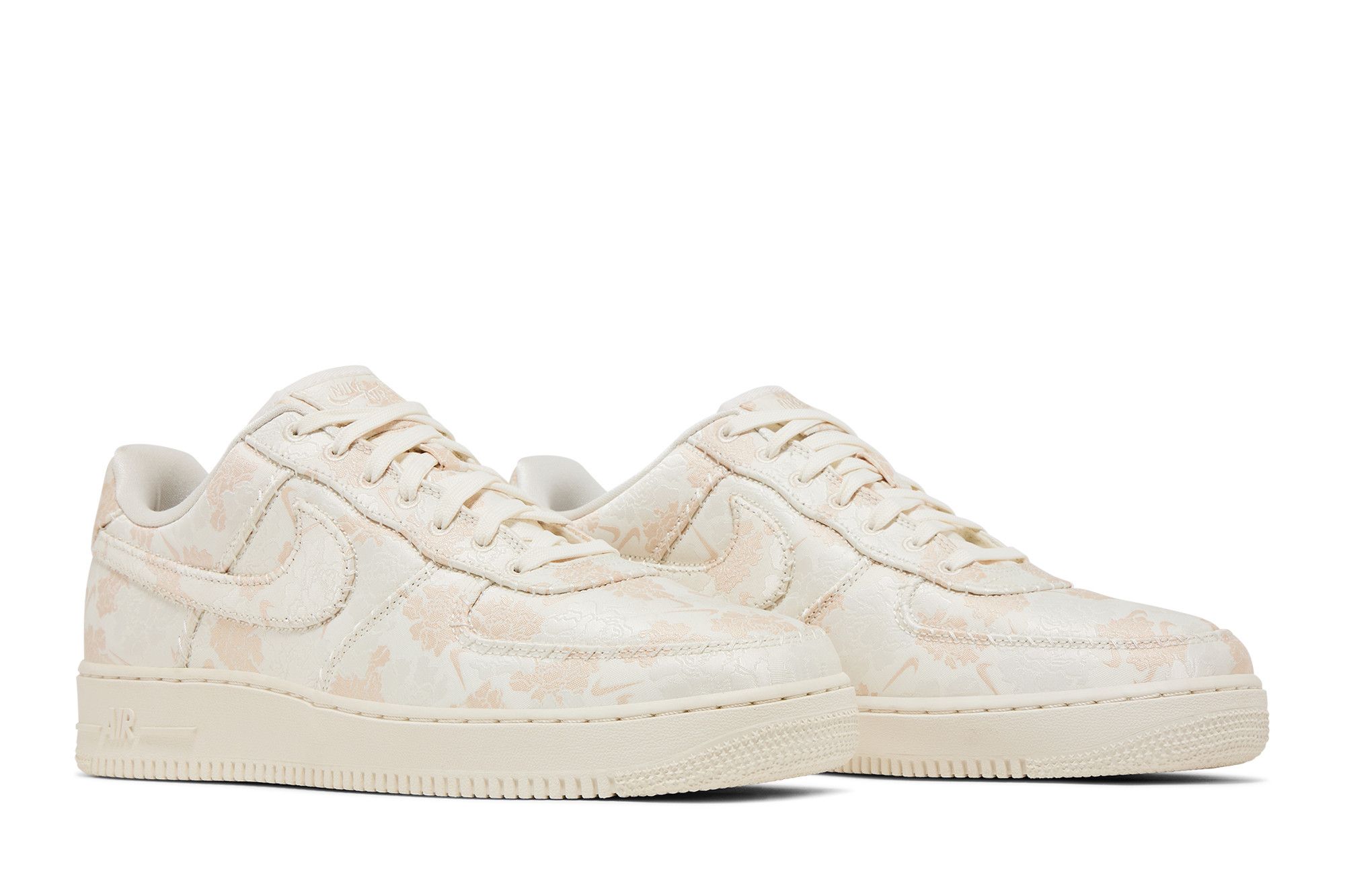 Cheap 耐克空军一号低帮缎面花卉淡象牙白 AT4144-100