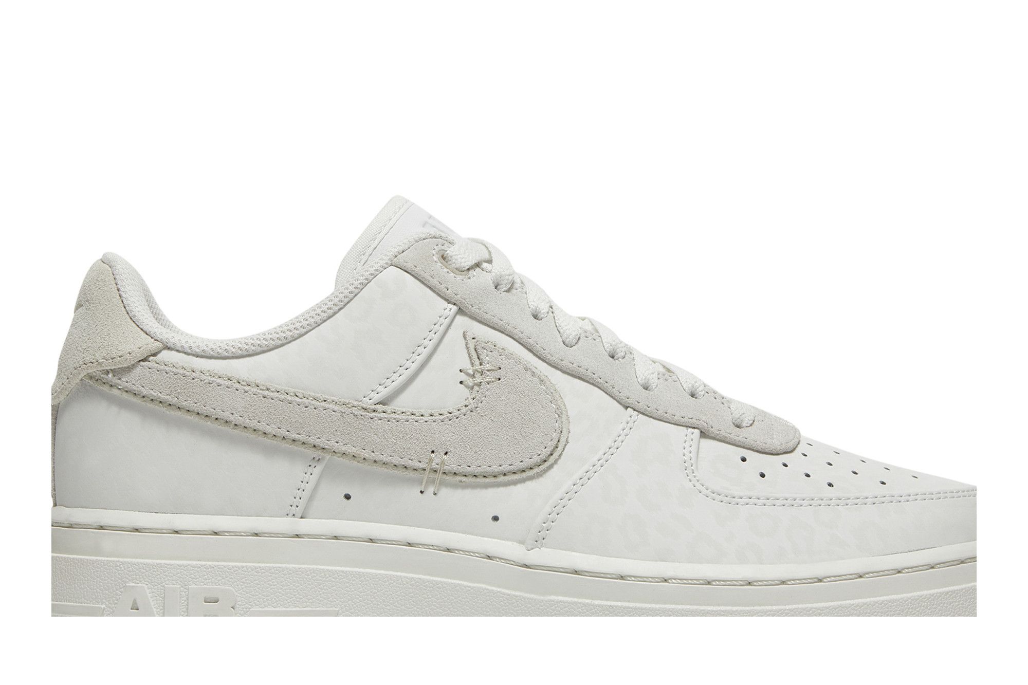 Lookbook Nike Air Force 1 Luxe ''Triple White'' Herren/Damen Sneaker DD9605-100