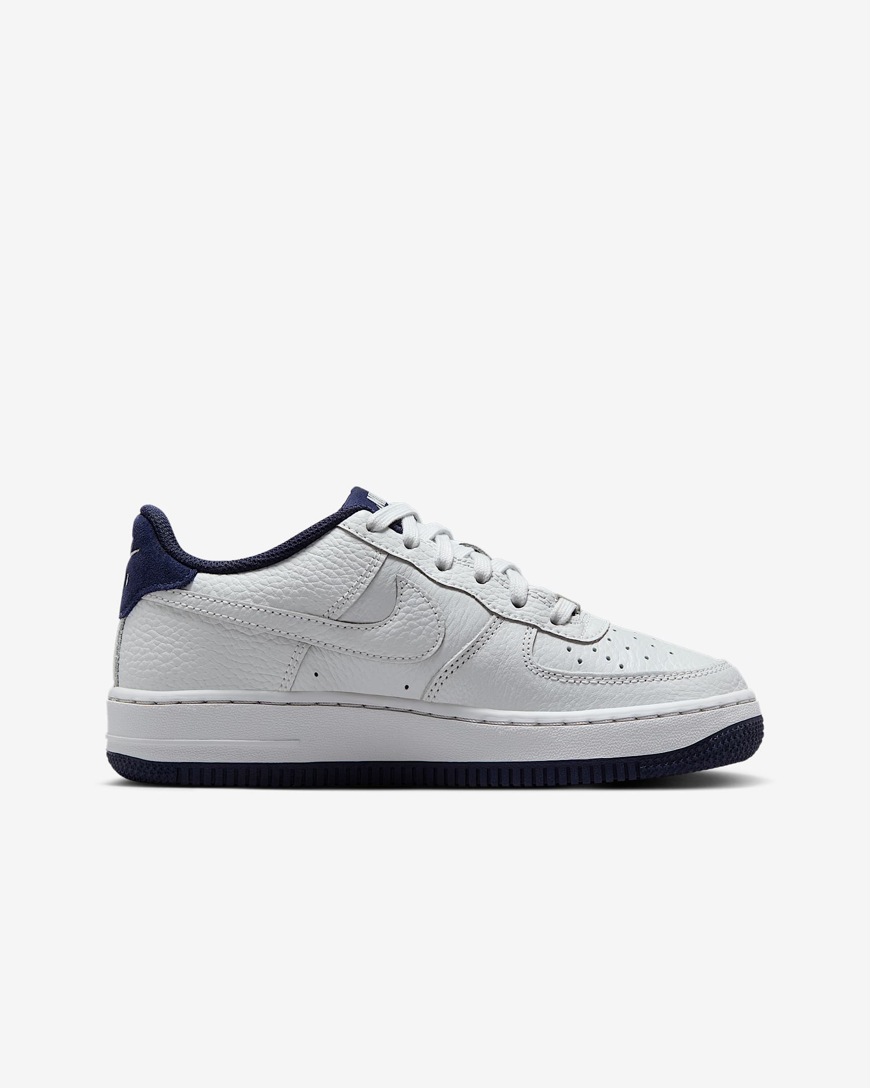 Lookbook Nike Air Force 1 LV8 [線上獨家直售] HF0952-001