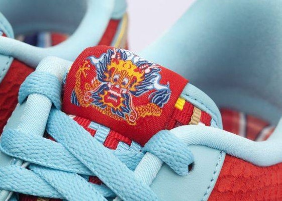 나이키 에어포스 1 로우 '용의 해 2' (Nike Air Force 1 Low 'Year of the Dragon 2') 539771-670 Shop 나이키 에어포스 1 로우 '용의 해 2' (Nike Air Force 1 Low 'Year of the Dragon 2') 539771-670