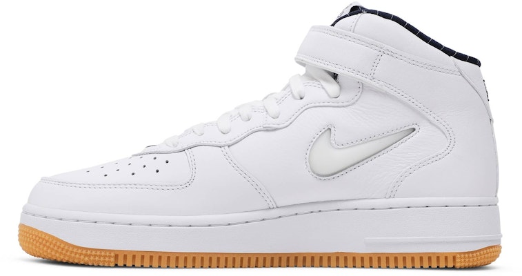 Nike Air Force 1 Mid Jewel QS 'NYC - Yankees' en Español DH5622-100 Lookbook Nike Air Force 1 Mid Jewel QS 'NYC - Yankees' en Español DH5622-100