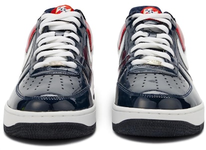 耐吉空军一号低帮世界杯美国限量版篮球鞋 男款 黑白红 Lookbook 耐吉空军一号低帮世界杯美国限量版篮球鞋 男款 黑白红