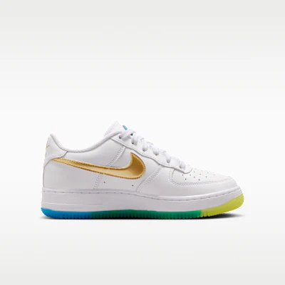 (JR) Nike Air Force 1 白色/湛藍/音速黃/金屬金 IR3538-100 Lookbook (JR) Nike Air Force 1 白色/湛藍/音速黃/金屬金 IR3538-100