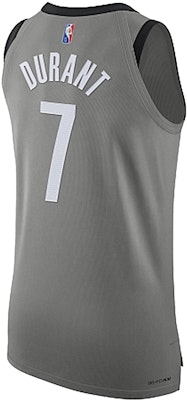 나이키 에어 포스 1 WILD NBA 케빈 듀란트 넷츠 21-22 루즈 저지 탱크 그레이 남성. DB3472-002 Lookbook 나이키 에어 포스 1 WILD NBA 케빈 듀란트 넷츠 21-22 루즈 저지 탱크 그레이 남성. DB3472-002