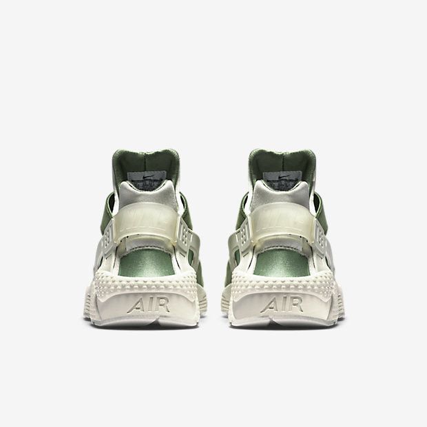 Shop ナイキ エア ハラチ プレミアム "バンブー" 704830-300