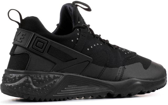 Nike Air Huarache Utility 'Triple Black' Lelaki 806807-004 Shop Nike Air Huarache Utility 'Triple Black' Lelaki 806807-004