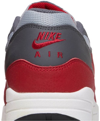 나이키 에어맥스 1 에센셜 "짐 레드 그레이" 537383-062 Sizing 나이키 에어맥스 1 에센셜 "짐 레드 그레이" 537383-062