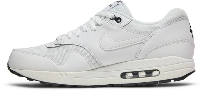 Nike Air Max 1 Essential 'Putih Hitam' 537383-125 Lookbook Nike Air Max 1 Essential 'Putih Hitam' 537383-125