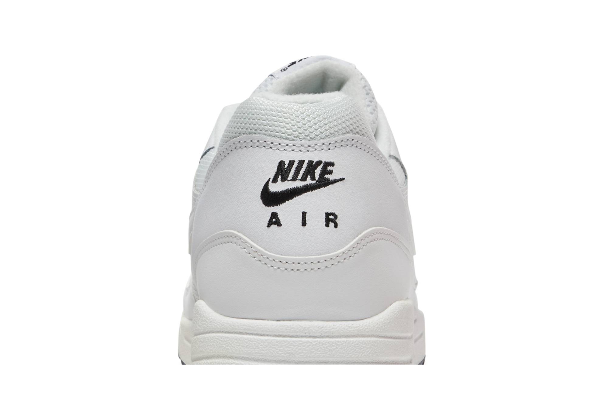 Sizing 나이키 에어 맥스 1 에센셜 '흰검' 537383-125