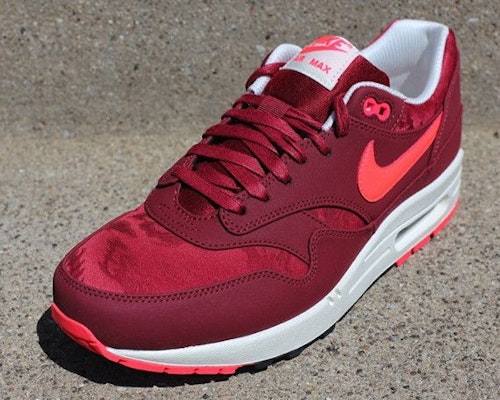 Nike Air Max 1 Premium 'Atomic Red' Merah Atom 512033-660 Lookbook Nike Air Max 1 Premium 'Atomic Red' Merah Atom 512033-660