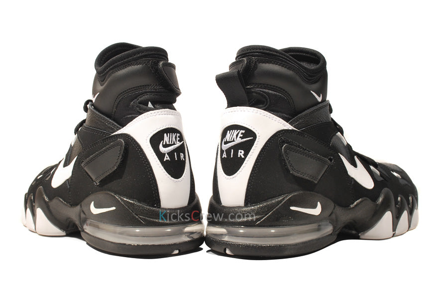 Shop Nike中筒籃球鞋黑白色