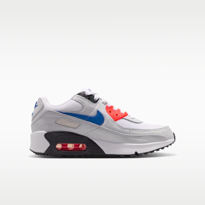 (JR) Nike Air Max 90 SE 白/光塵灰/亮紅/皇室藍 IR3589-100 Lookbook (JR) Nike Air Max 90 SE 白/光塵灰/亮紅/皇室藍 IR3589-100