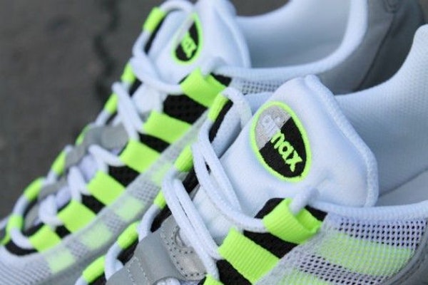 Nike Air Max 95 OG 'Neon' 2012 Pria Wanita Sneakers 554970-174 Shop Nike Air Max 95 OG 'Neon' 2012 Pria Wanita Sneakers 554970-174