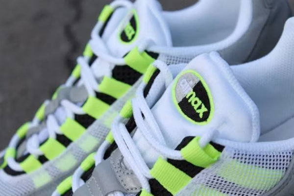 耐吉Air Max 95 OG '霓虹' 2012 554970-174 Shop 耐吉Air Max 95 OG '霓虹' 2012 554970-174