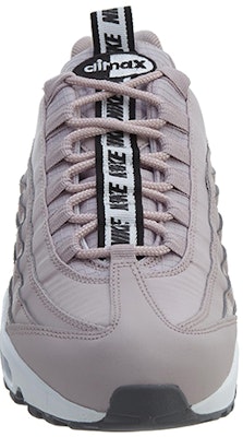 耐克Air Max 95 SE 粒子粉黑白色款 AQ4129-600 Shop 耐克Air Max 95 SE 粒子粉黑白色款 AQ4129-600