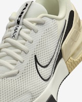 ナイキ エアマックス アルファ トレーナー 6「セール ココナッツミルク」 FQ1833-100 Sizing ナイキ エアマックス アルファ トレーナー 6「セール ココナッツミルク」 FQ1833-100