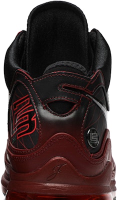 Nike Air Max LeBron 7 Retro QS 'Navidad' 2019 CU5133-600 Sizing Nike Air Max LeBron 7 Retro QS 'Navidad' 2019 CU5133-600