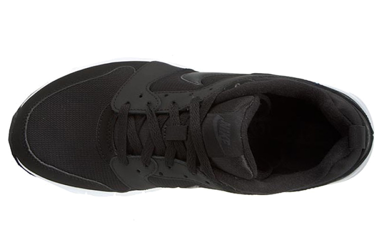 Shop 耐吉 Air Max Motion 男款後掌氣墊低筒跑步鞋 黑白色