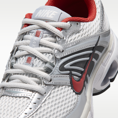 Sizing Nike Air Max Moto 2K Photon Dust/Wolf Gray/Summit White/Dune Red in het Nederlands IQ9430-010